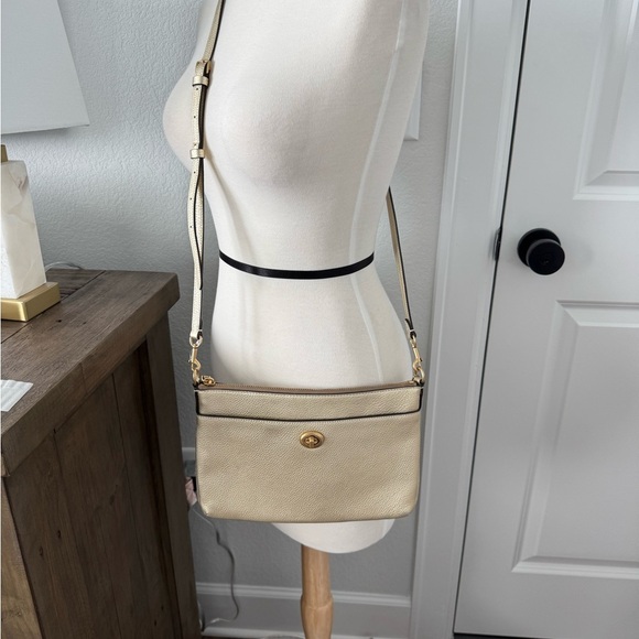 Coach Polly Pebble Gold Crossbody Bag with Turnlock Closure - Picture 3 of 9
